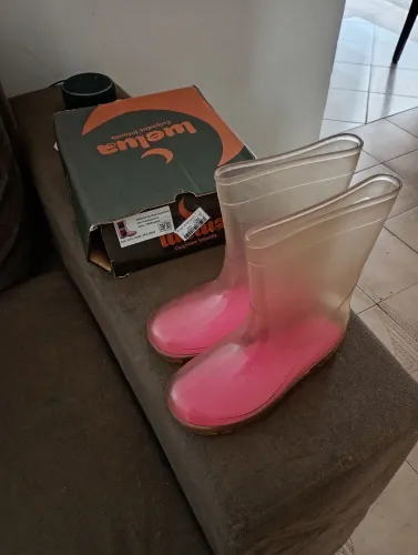 Bota transparente tamanho 29/30