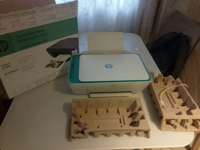 Impressora hp deskjet 2675 seminova, R$200 sem os cartuchos de tinta