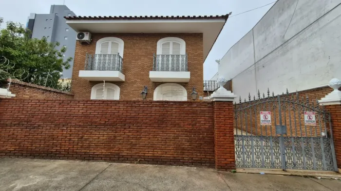 Sobrado próximo ao supermercado Tauste da Rio Branco - Finalidade comercial ou residencial