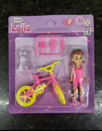 Boneca Laila com bicicleta e acessórios
