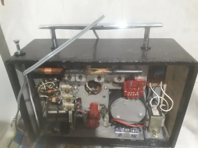 rádio GE 3 faixas funcionando chiando não sintoniza emissora precisa de manutençao