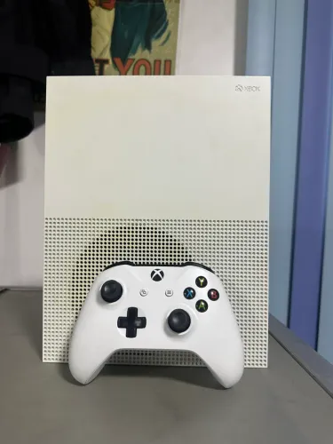 Xbox One S 1TB + 50 jogos