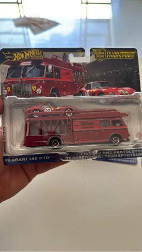 Hot Wheels Team Transport Ferrari GTO