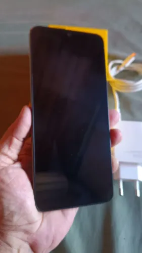 Smartphone poco C75 Gold 256 16 ram muito novo, sem nenhum problema.