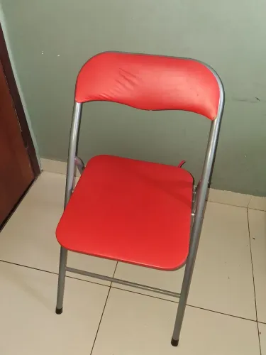 Cadeira de aço dobrável