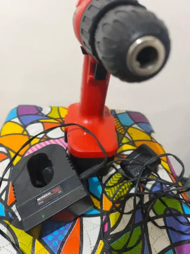 Vendo Parafusadeira/Furadeira Mondial 12V Power Tools, usada