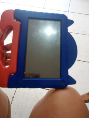 Vendo um tablet semi novo