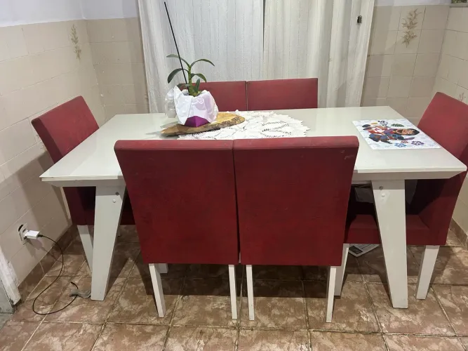 Mesa de 6 cadeiras tampo de vidro laqueado