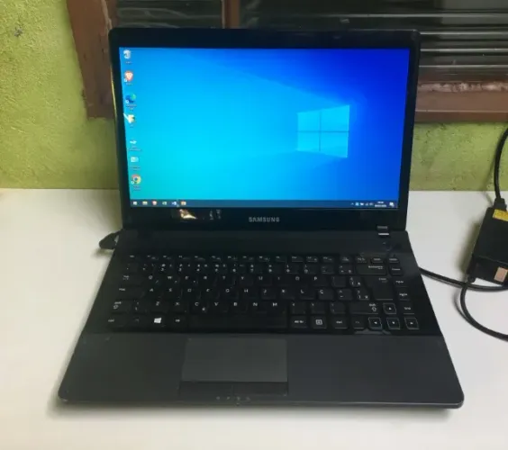 Notebook /Core i3 /4gb Ram /Hdmi /Win 10 /HD 500 /Graphics 4000 /Tela 15'6 /Bateria Boa