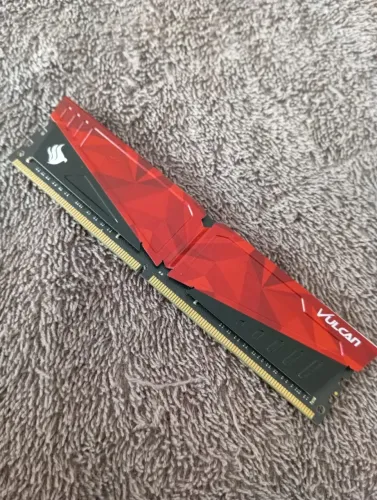 8GB RAM DDR4 T-FORCE 2666MHz ---> VENDO OU TROCO