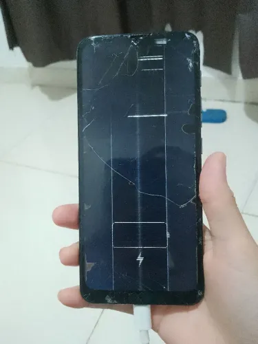 Samsung A20 -liga a tela , está com a tela quebrada e precisa formatar. Primeiro dono 