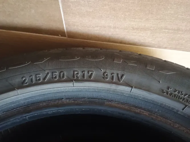 Pneu Pirelli (215/50/R17)