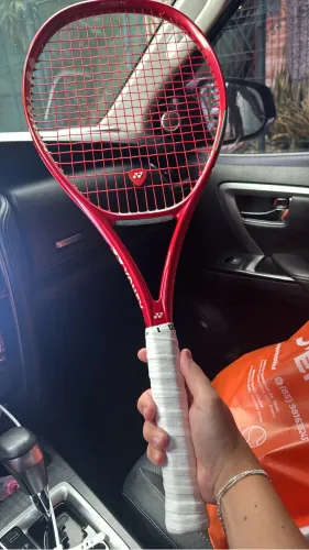 Raquete Yonex V-Core Novissima