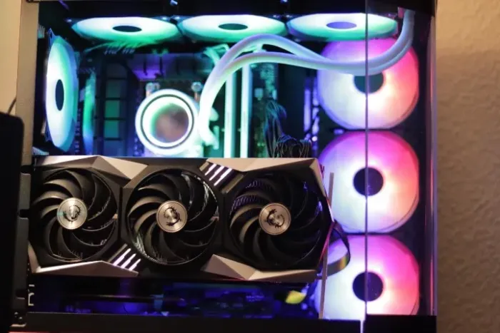 Placa de Vídeo MSI Radeon RX 6800 GAMING X Trio 16GB GDDR6 - Usada - Otimo estado