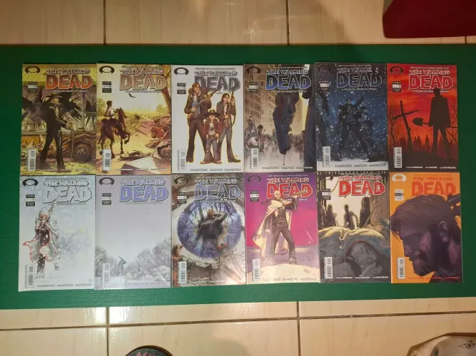 Revistas em Quadrinho The Walking dead 35 volumes