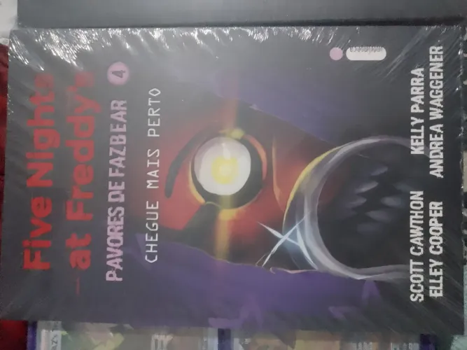 LIVROS FNAF FAZBEAR FRIGTHS