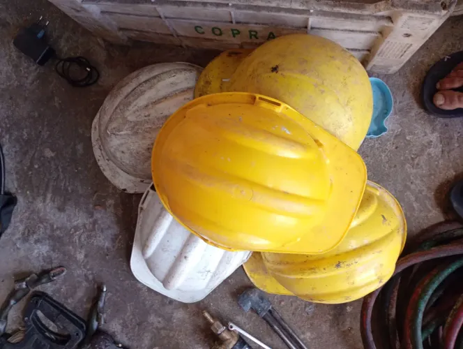 Ferramentas massarico cintos e capacetes