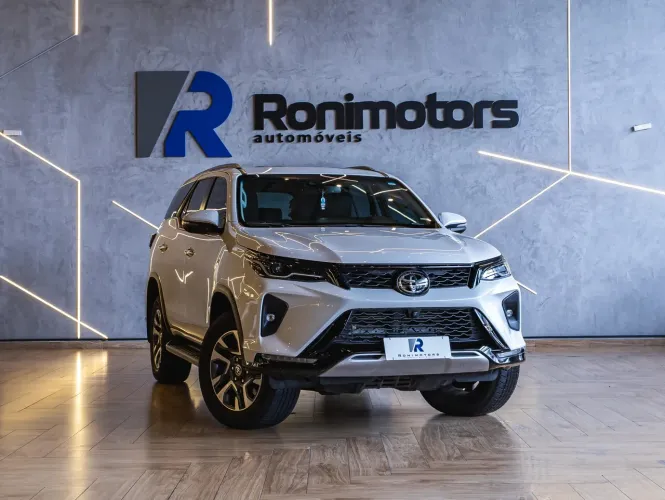 Toyota Hilux CD SRX 4X4 2.8 TDI 16V Diesel Aut. 2025