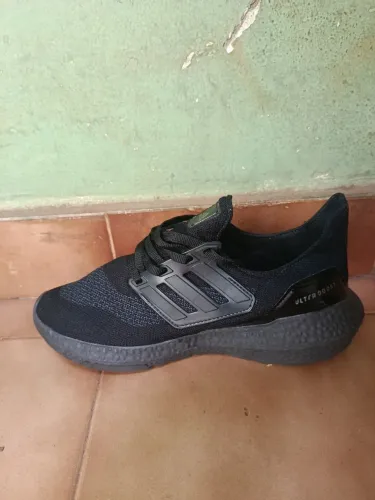 Tênis Adidas ultraboost