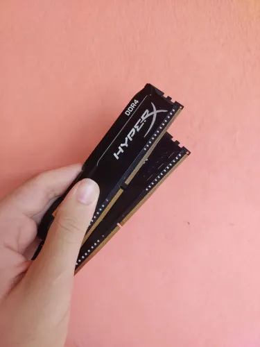 Memória RAM DDR4 2x8 