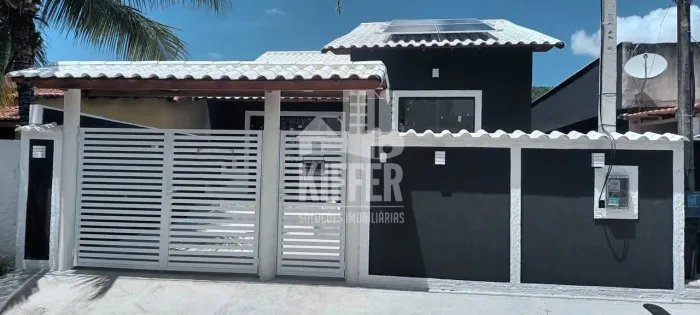 Linda casa com 180m² de terreno e 75m² de área construída, localizada no Condomínio Alfere