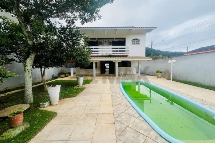 Casa com Piscina para Alugar no Guaiuba!!!
