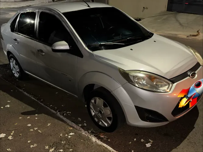 Ford Fiesta Sedan SE 1.6 8V Flex 4P 2014