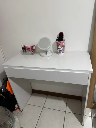 Penteadeira com prateleira em cima