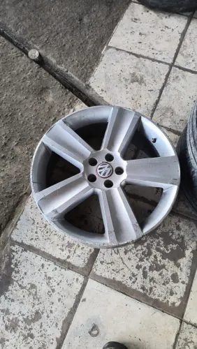 aro 18 5x100 modelo rallye cros