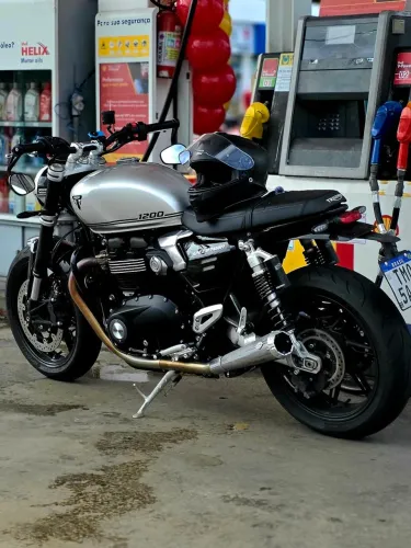 Triumph Speed Twin 1200 (2025/2026) - Impecável, Apenas 2.100 km!