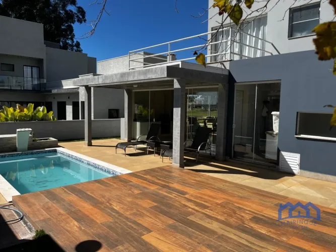Casa com 3 Quartos e 4 banheiros à Venda, 450 m² por R$ 900.000 Cód. ch2392