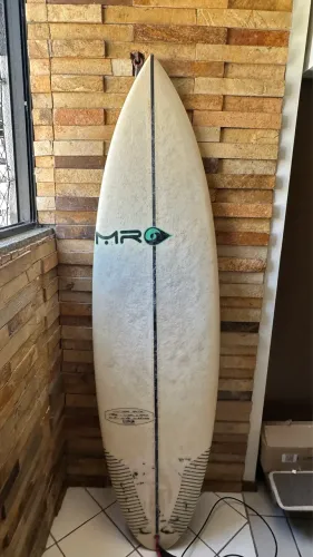 Vendo prancha de surf semi nova pouco uso 26 lts completa