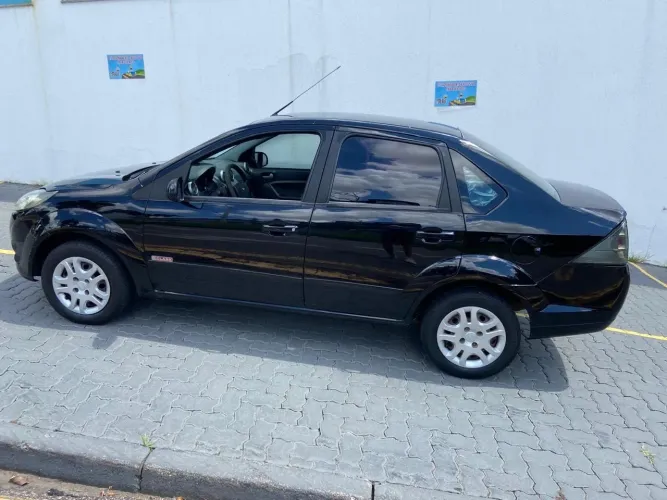 Ford Fiesta Sed. 1.6 8V Flex 4P 2013