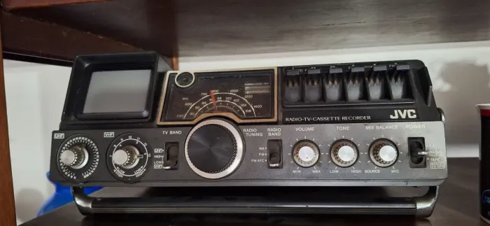 Rádio gravador com televisão integrada JVC