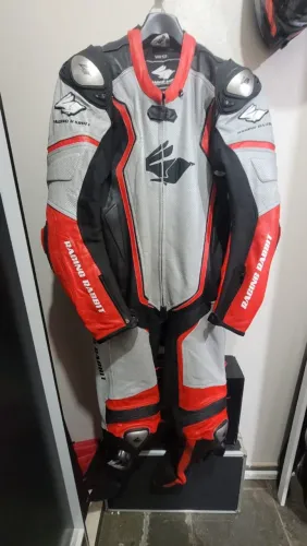 macacão de motociclista