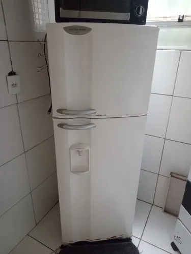 Geladeira Electrolux Frost Free com Dispenser