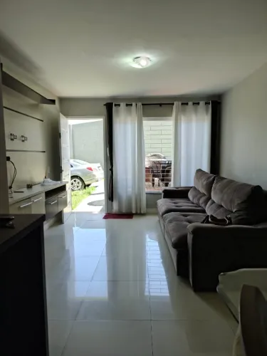 CASA A VENDA EM PINHAIS COM 3 QUARTOS SEMI MOBILIADA.
