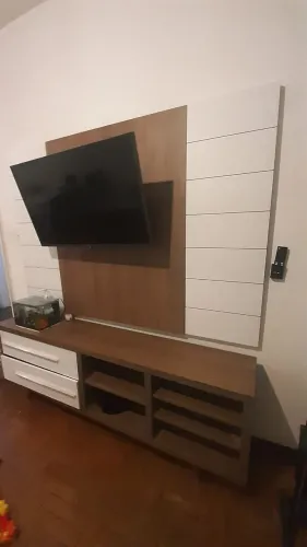 Rack de TV com painel integrado