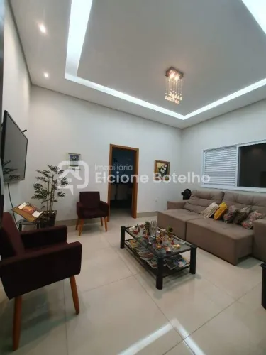 Casa Residencial à Venda em Uberlândia (MG) Santa Mônica | 320m² interna e 360m² terreno