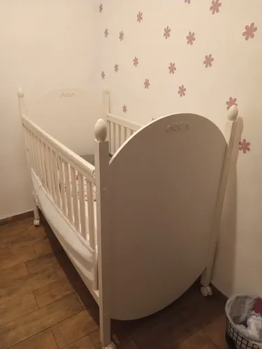 Vendo berço e cômoda ,conjunto de quarto de bebê lindo