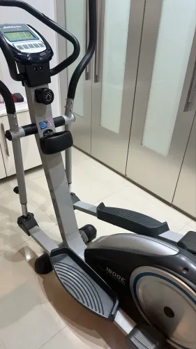 Elíptico 1600 E profissional