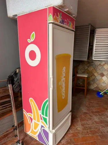 REFRIGERADOR EXPOSITOR VERTICAL