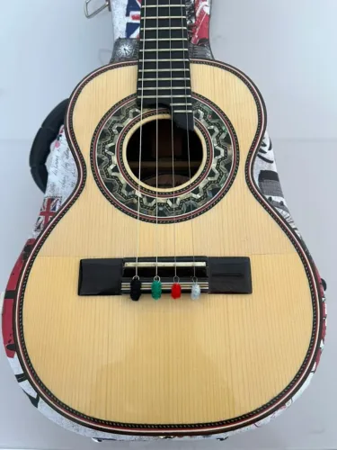 Cavaco em Jacarandá e pinho do Baiano Luthier