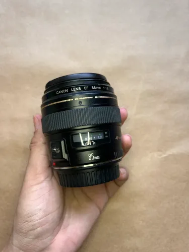 Canon EF 85mm f/1.8 USM