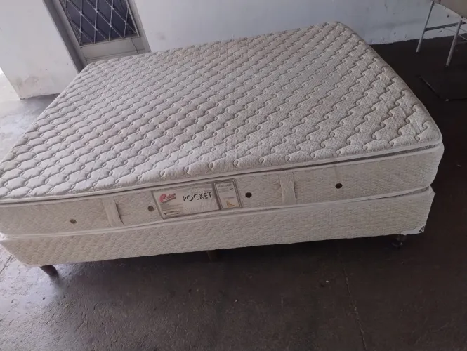 Cama casal tamanho Queen Castor entrego dependendo da distância