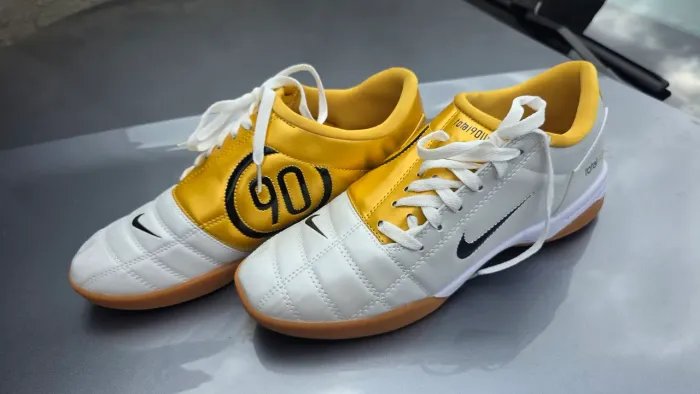 Chuteira Nike Total 90