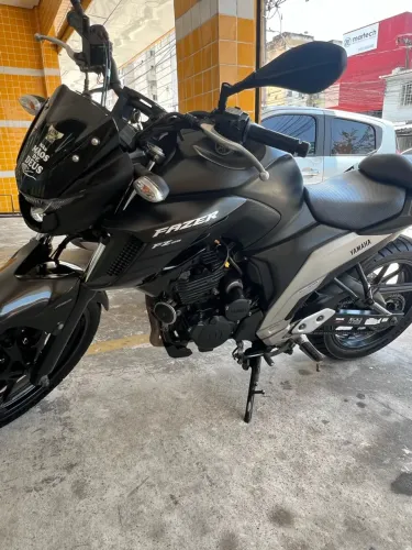 Moto YAMAHA Fazer