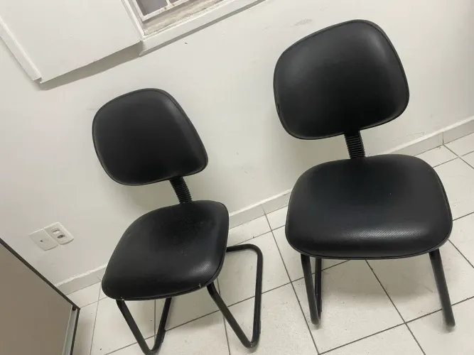 Vendo com Urgência: Cadeiras Fixas de Escritório / Recepção