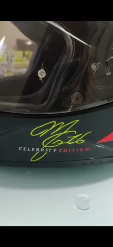 Capacete de carbono, edição ilimitada.