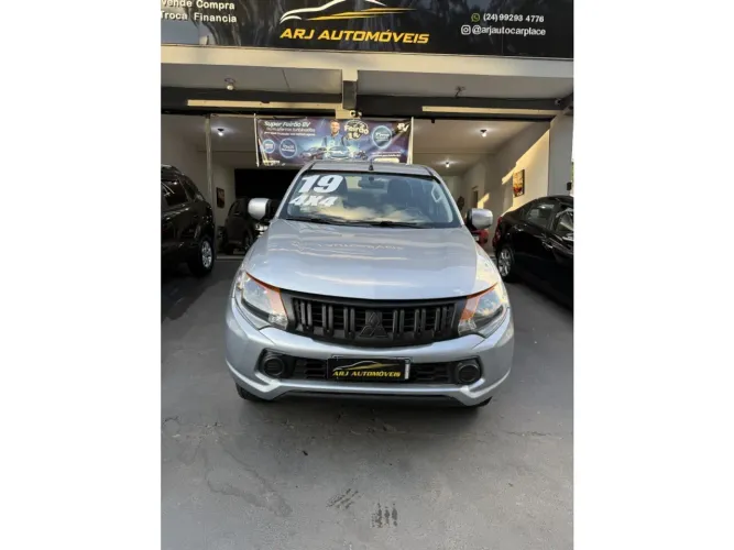 Mitsubishi L200 2.4 16V Turbo Diesel Sport GL CD 4P 4X4 Manual 2019
